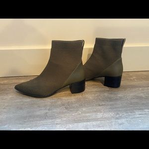Everlane ‘The Glove’ Bootie